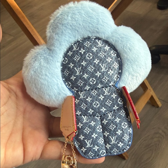 Louis Vuitton -Vivienne Fashionista bag charm made of mink fur and leather - Picture 8 of 10